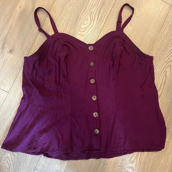 Dark purple tank with buttons - Picture 1 of 5